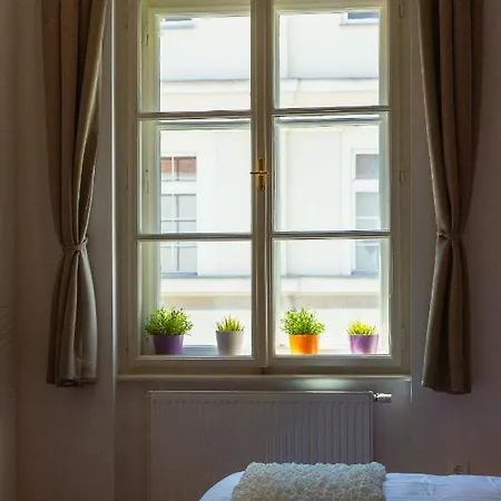 Апартаменти Location Centre In Historic Building With Free Garage Parking Любляна