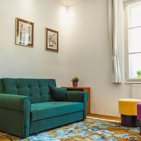 Location Centre In Historic Building With Free Garage Parking Апартаменти Любляна