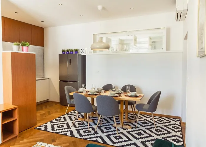 Location Centre In Historic Building With Free Garage Parking Ljubljana