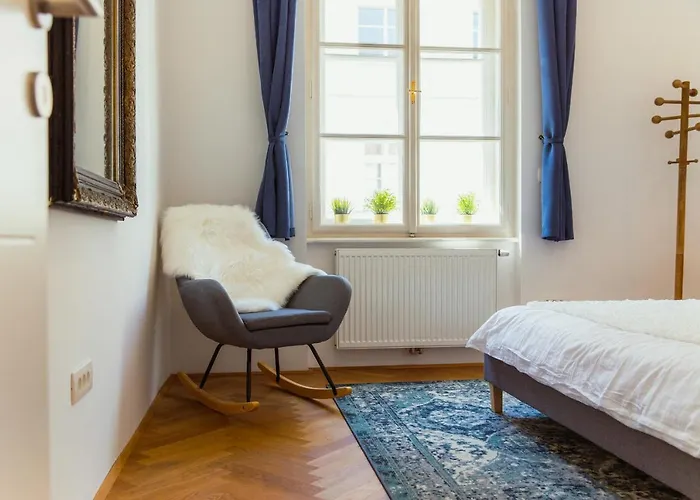 Location Centre In Historic Building With Free Garage Parking