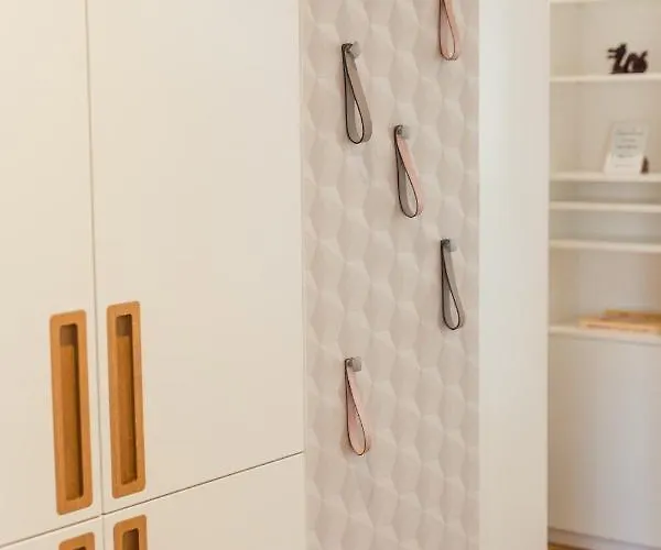 Location Centre In Historic Building With Free Garage Parking Apartman *