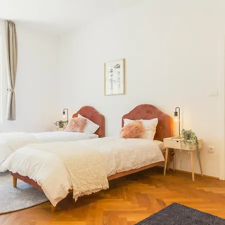 Location Centre In Historic Building With Free Garage Parking Ljubljana