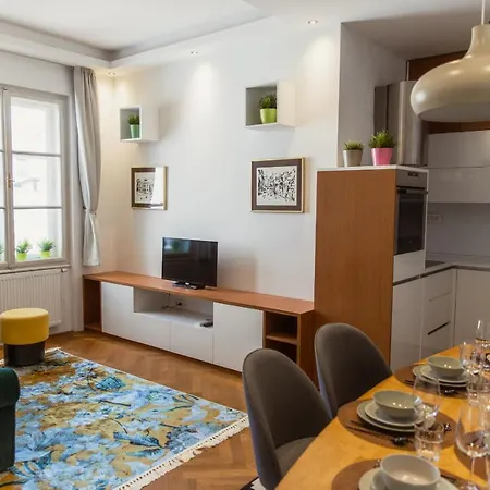 Location Centre In Historic Building With Free Garage Parking Apartment Ljubljana