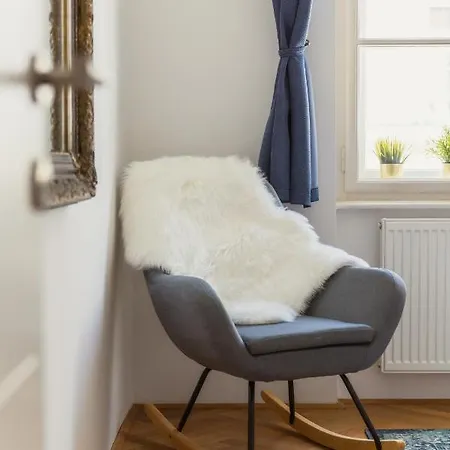 Apartment Location Centre In Historic Building With Free Garage Parking