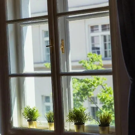 Apartment Location Centre In Historic Building With Free Garage Parking