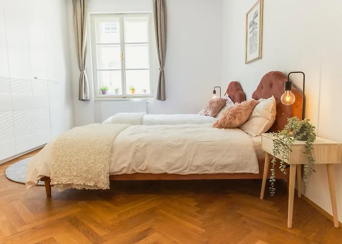 Appartement Location Centre In Historic Building With Free Garage Parking *