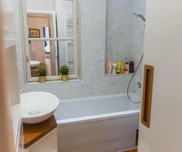 Appartement Location Centre In Historic Building With Free Garage Parking